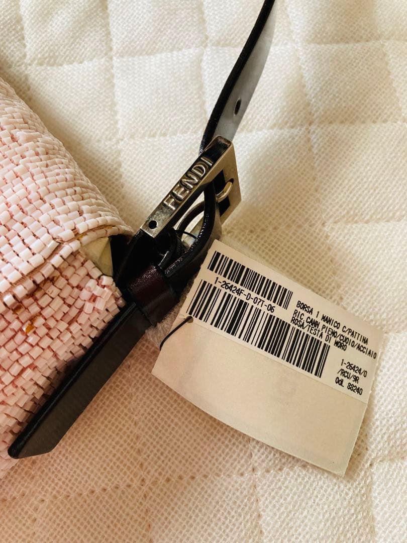 FENDI フェンディ バゲットバッグ 未使用 ピンク ビーズ刺繍 マンマバッグ