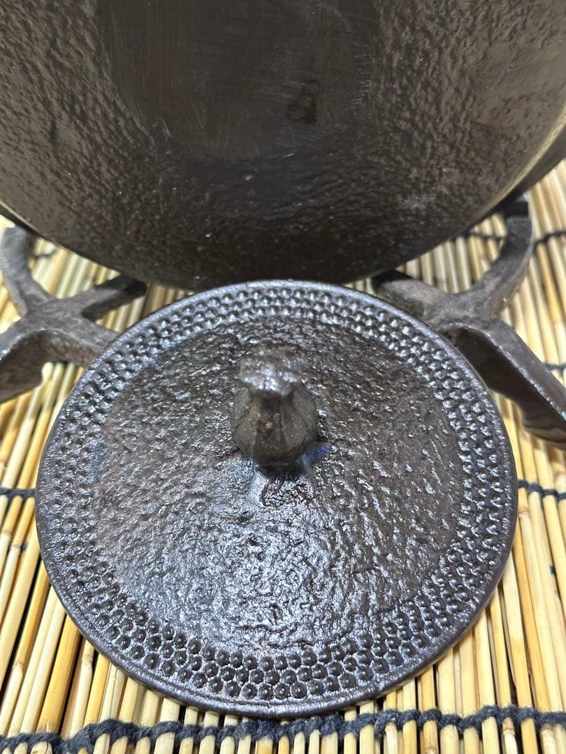 未使用、付属品付　岩手県奥州 佐秋鋳造所 佐藤守巨造 真作保証　南部鉄瓶