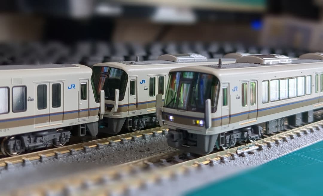 KATO 221系 直流近郊形電車 室内灯付き カトー221系近郊型電車6両編成室内灯付