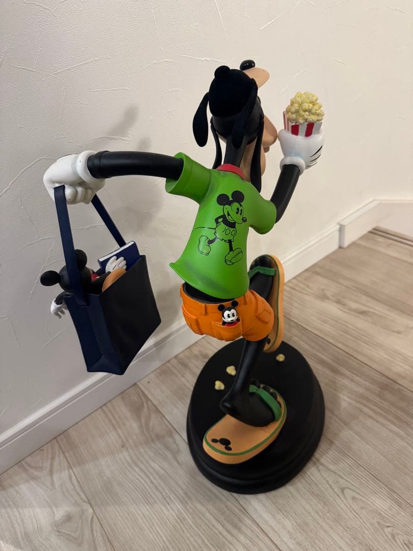 日本未発売　グーフィー　ビックフィギュア