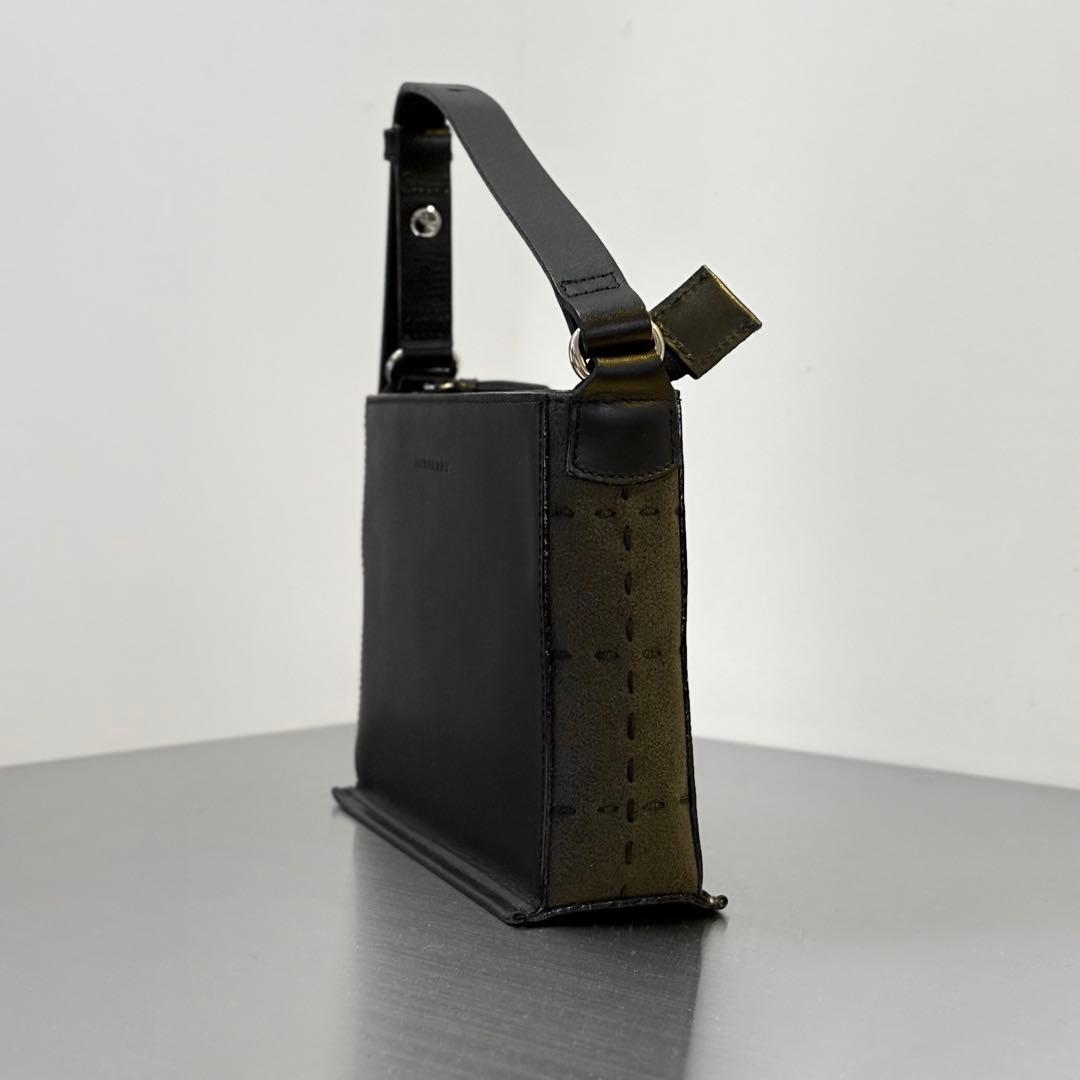 Burberry ブラックレザーハンドバッグ