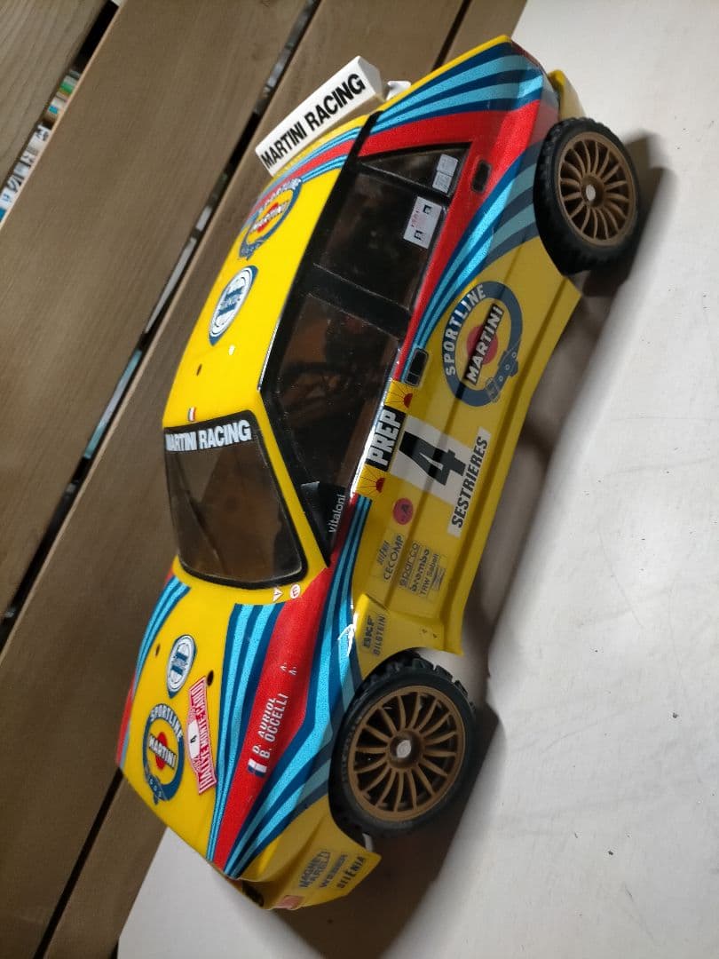 タミヤ　ランチア デルタ　1/10　ボディのみ　マルティーニカラー