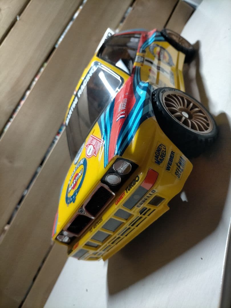 タミヤ　ランチア デルタ　1/10　ボディのみ　マルティーニカラー