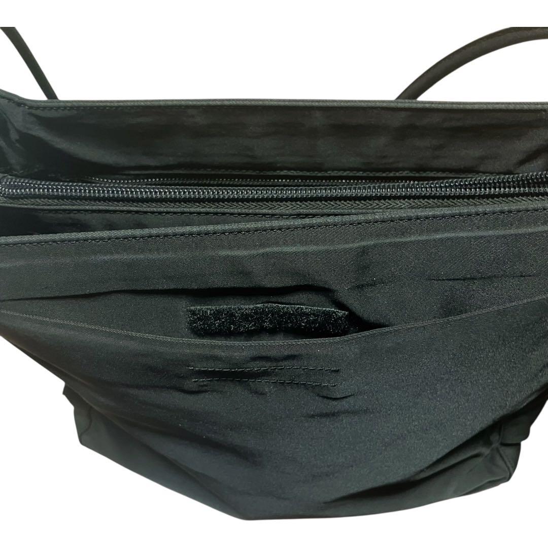 PRADA 三角ロゴ　ワンショルダーバッグ　肩掛け　ナイロン　ブラック　三層