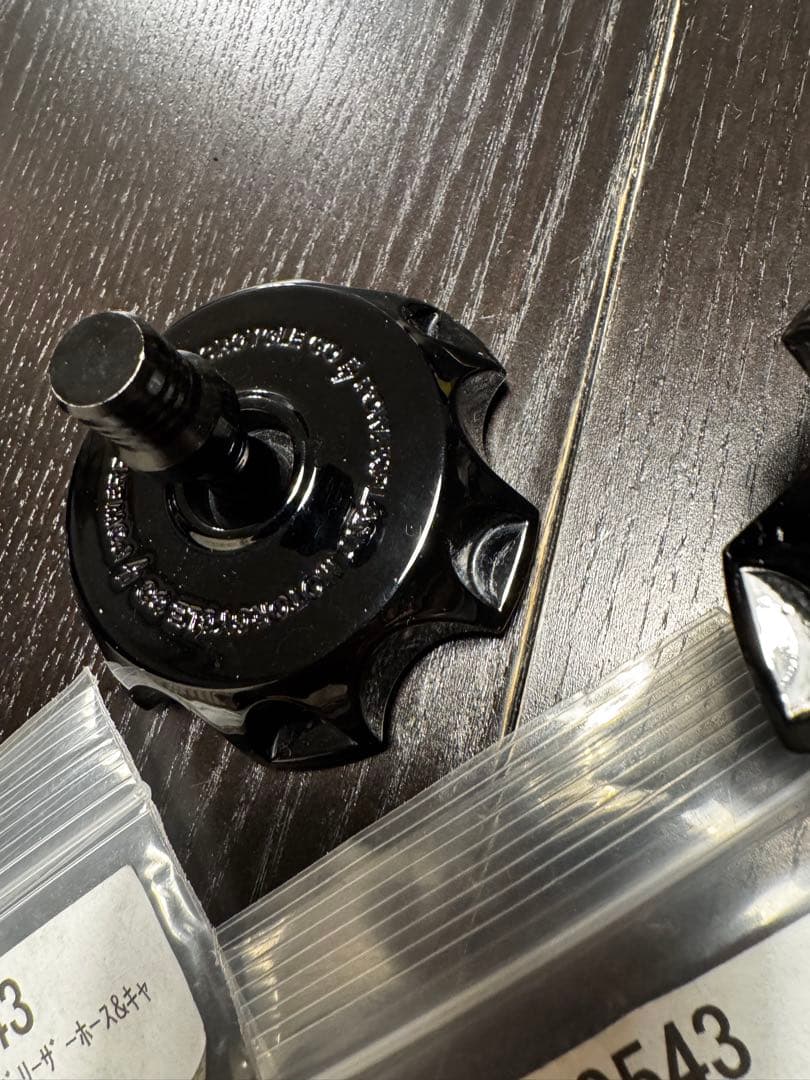 ソフテイル2018以降（M8）用フューエルキャップ（ポップアップ