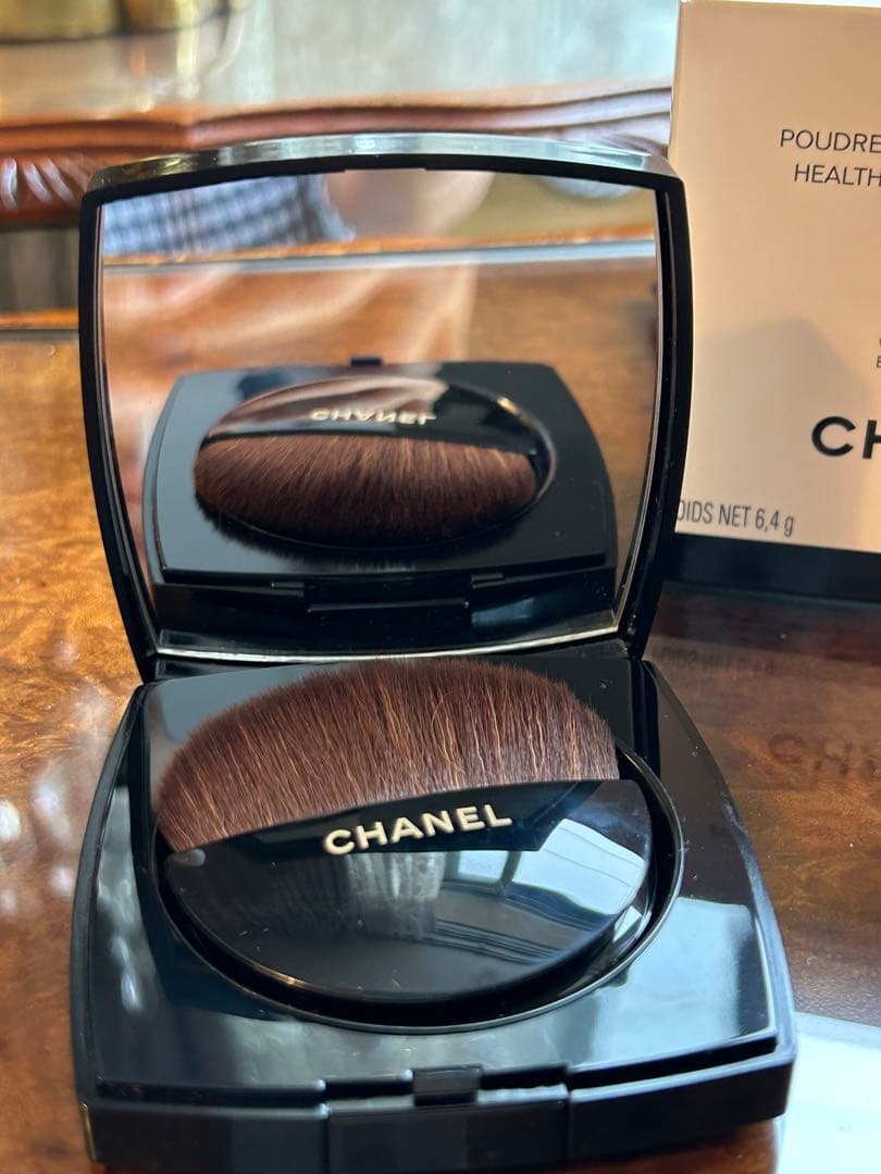 シャネル　レべージュ　ヘルシーゴールデングロウパウダー　エクラドゥソワール