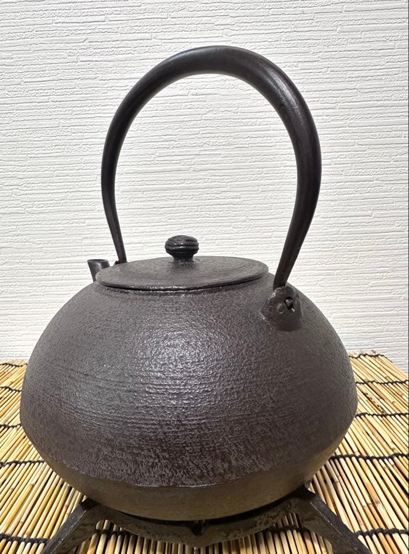 未使用、保管品　南部長文堂　長谷川 光昭造　駒形糸目　南部鉄瓶　南部鉄器　鉄瓶