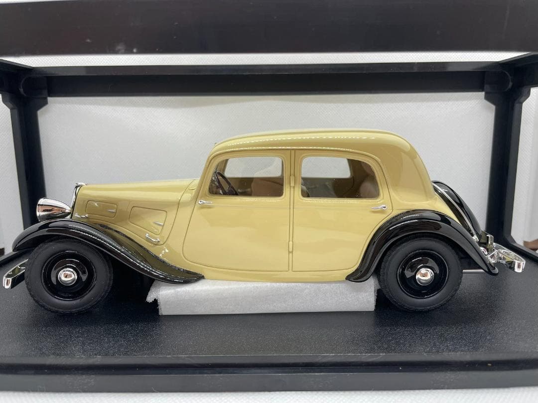 104-030 Cult 1/18 シトロエン Traction Avant