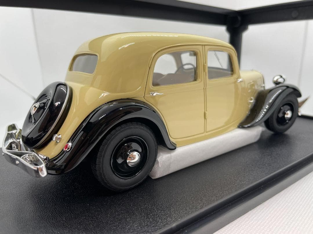 104-030 Cult 1/18 シトロエン Traction Avant