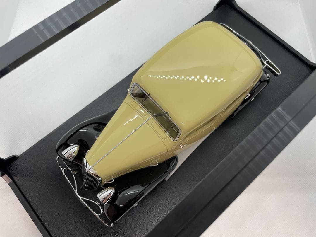 104-030 Cult 1/18 シトロエン Traction Avant