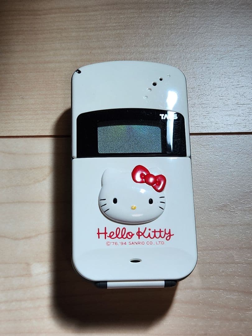 ハローキティ 携帯電話 au、A3014Sの「ハローキティモデル」発売