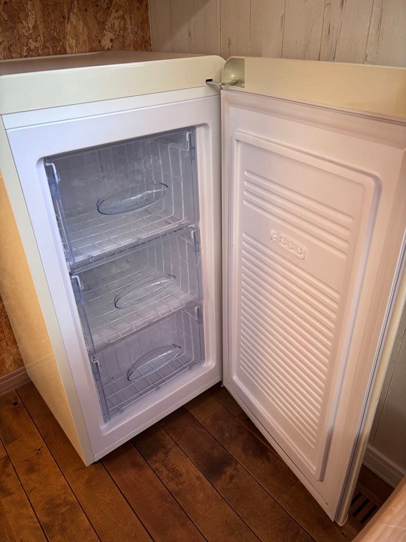 本日引取可能☆冷凍庫 60L レトロスタイル ホワイト Amazon | 冷凍庫