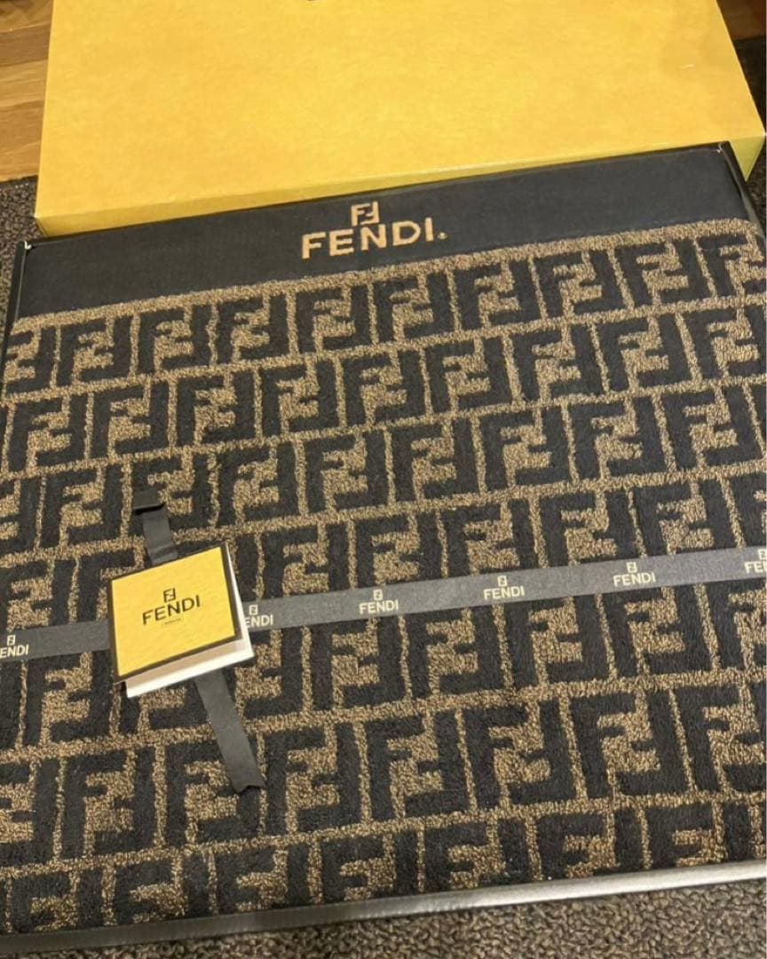 品 2710592-20 FENDI タオルケット ボーダー柄 フェンディの入札履歴