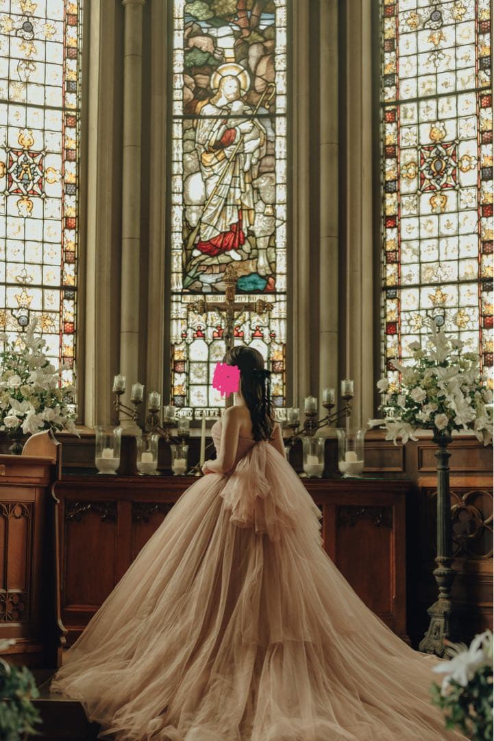 淡いピンク ティアード ウエディングドレス