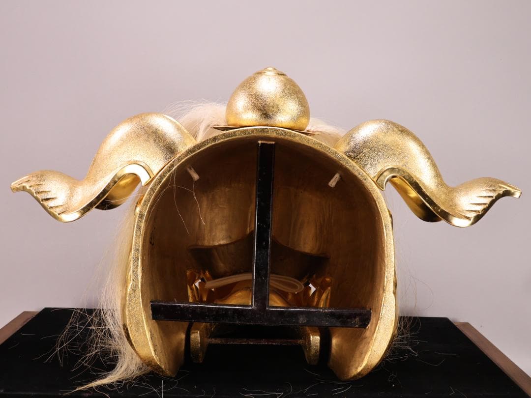 BK193 井波彫刻 名工 横山白汀 晩年作 「 金獅子 」 木彫 高さ34㎝