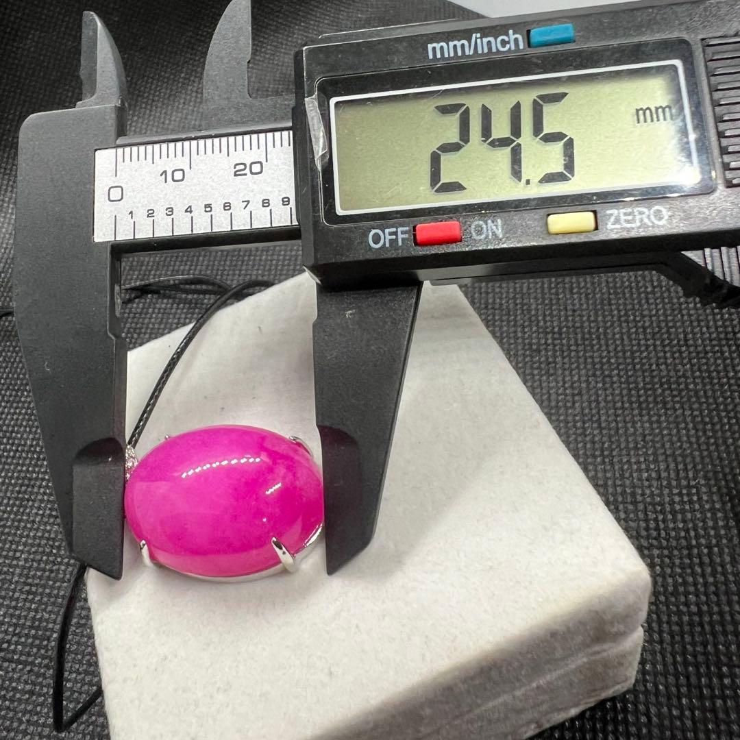 新品 綺麗なピンク色の翡翠卵形ペンダント革紐でビンテージスタイル