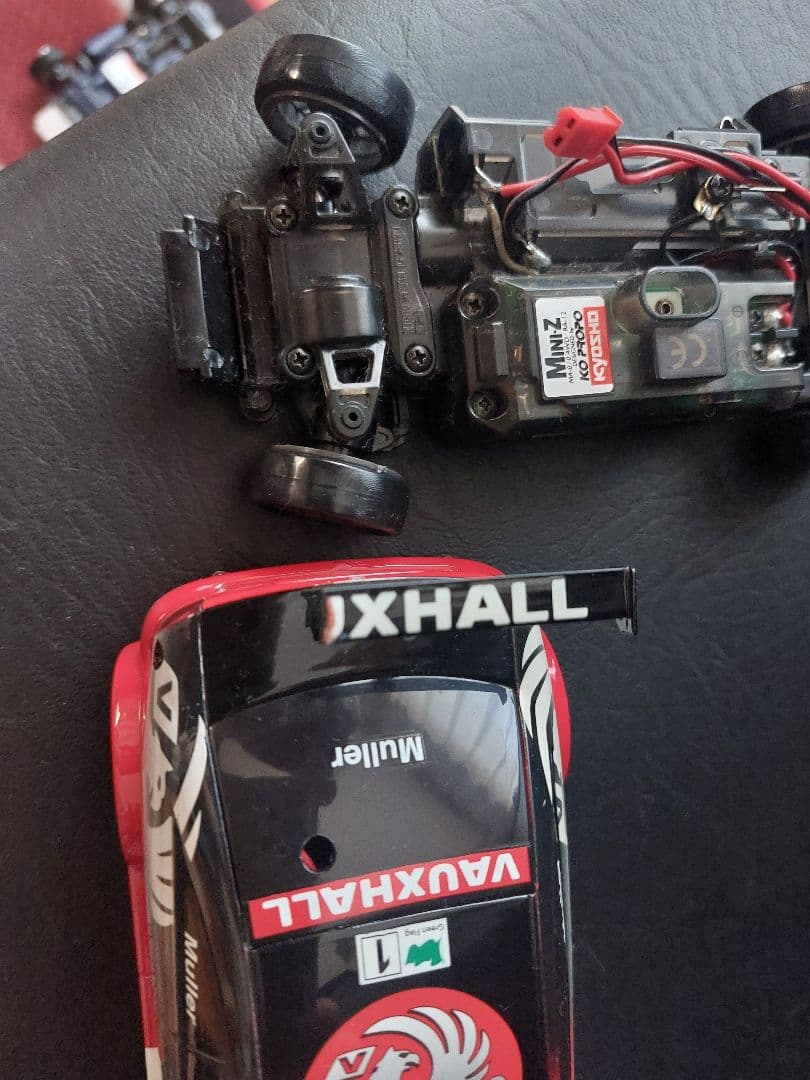 (値下げします）ミニッツレーサー2台セットプラスボディ1台