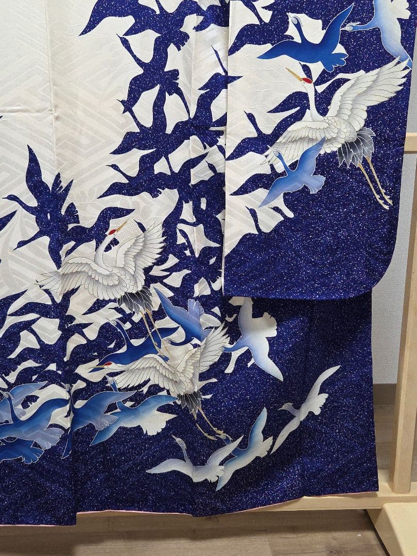 B◇着物くつろぎ レトロ 鶴模様 金彩 白 青 袷 正絹 成人式 振袖 着物