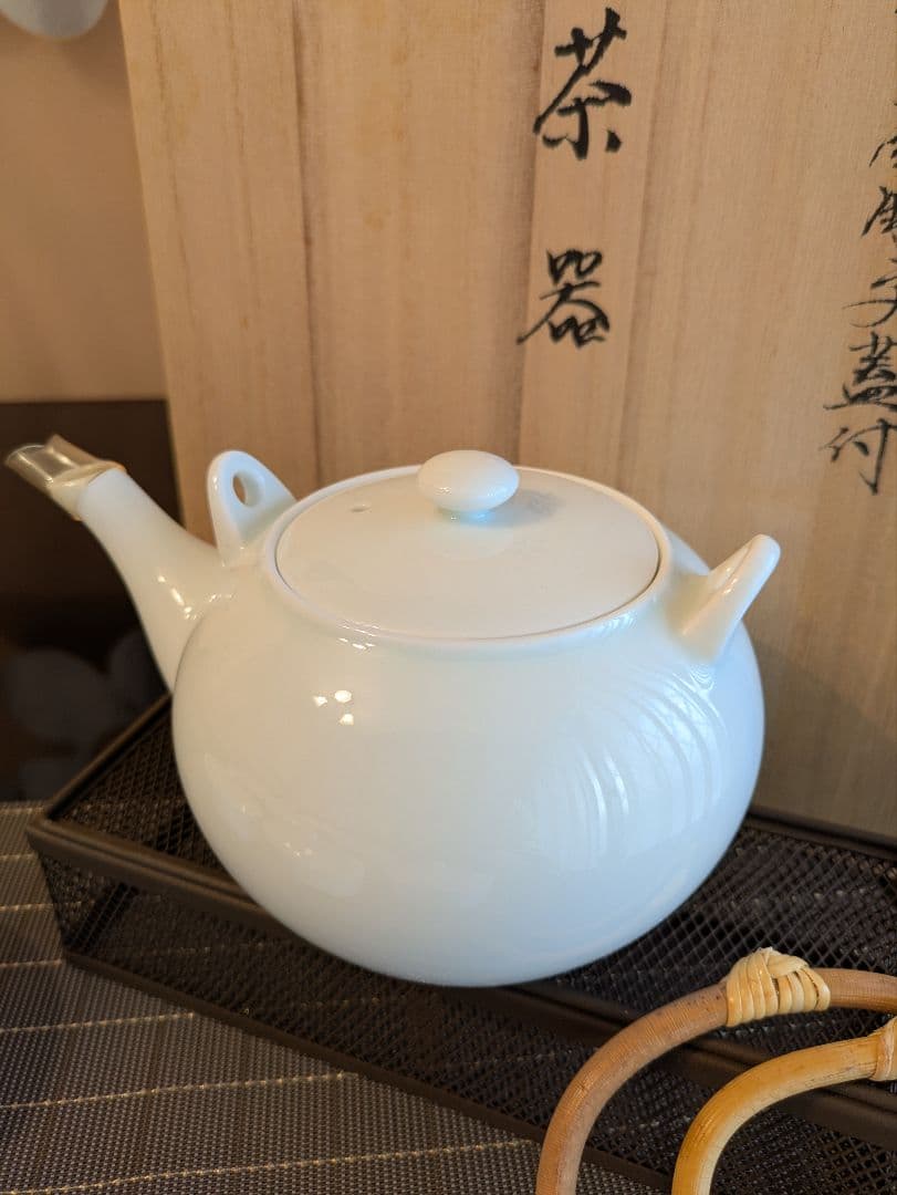 【希少・未使用】人間国宝作品　井上萬二 白磁 蓋付湯呑5客＋急須　 しおり共箱付