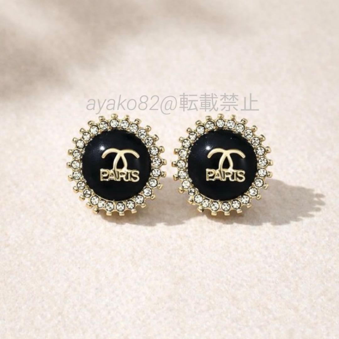 ゴールドロゴピアCC ブラックのラウンド型ピアス - メルカリ