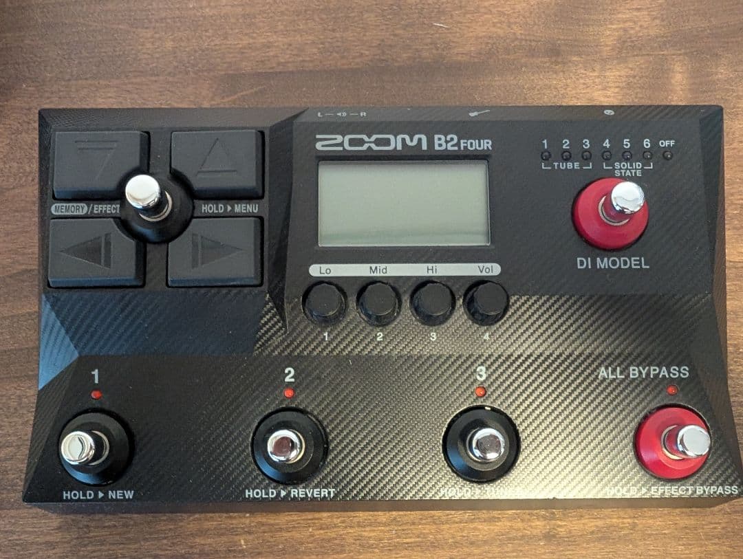 ZOOM B2 FOUR ベースエフェクター