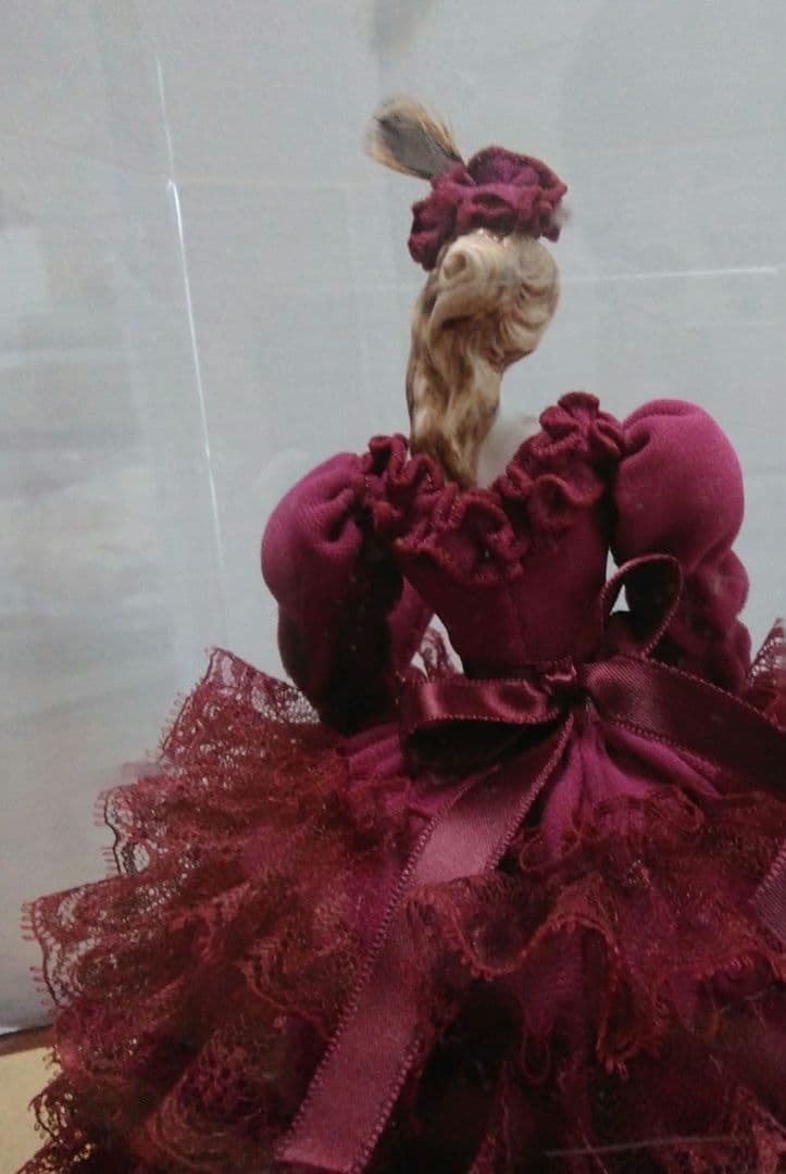 昭和レトロビンテージリボンワインレッド ドレス 人形立体オブジェ(未