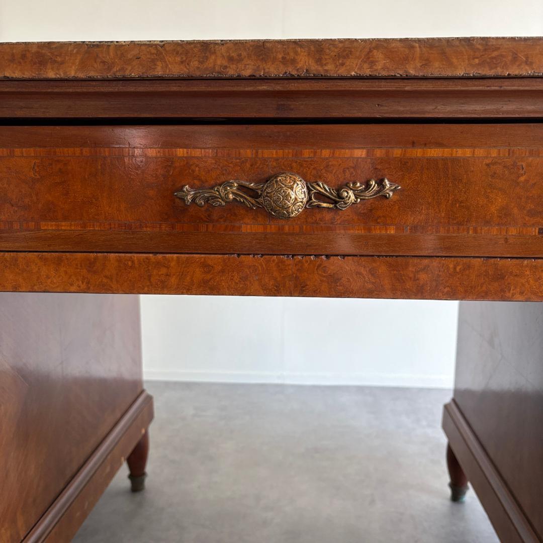 ロココ様式 ラグジュアリーデスク レザートップ＆真鍮装飾付き鍵付き