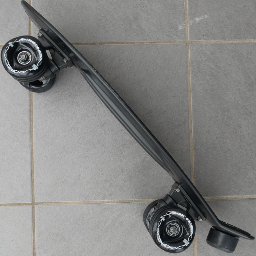 極美品 フルカスタム ペニー22インチ ブラックアウト シャークウィール72mm