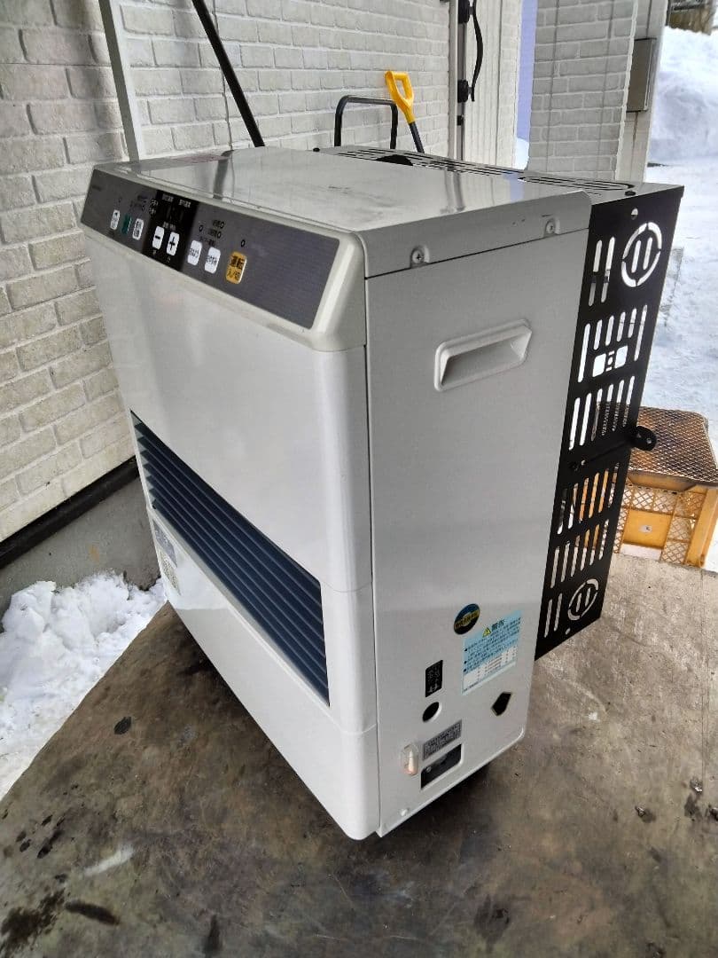 札幌発コロナFF温風石油ストーブ！品番「FF‐5213GS」2013年式中古品①