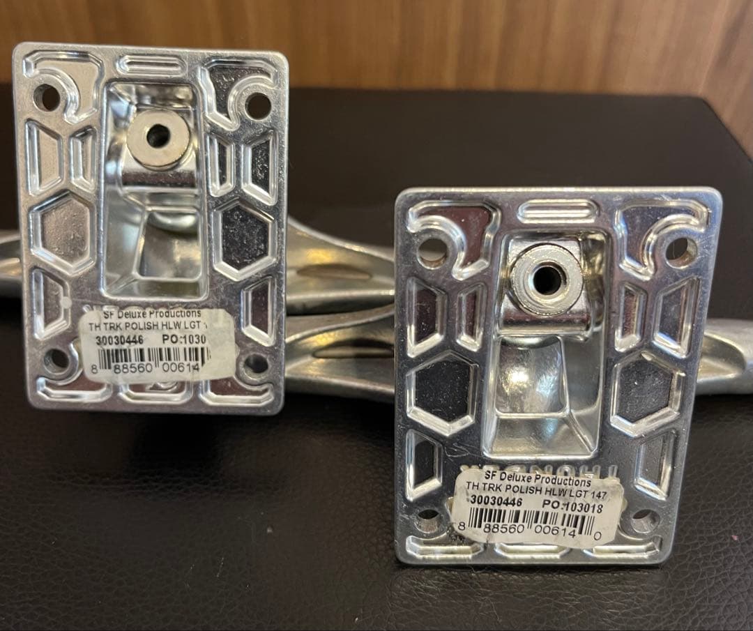 スケートボード トラック THUNDER 147 HLW LIGHT