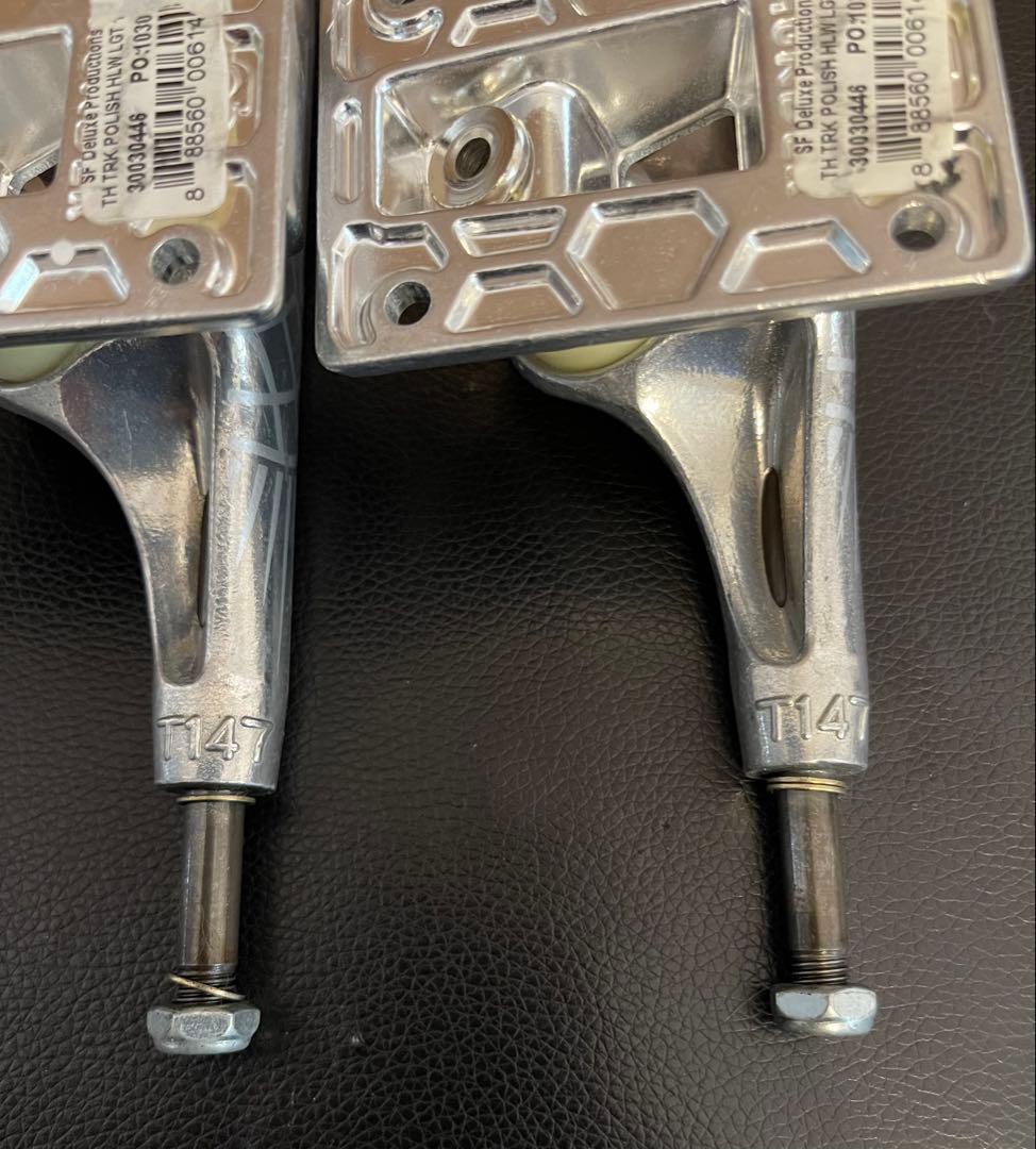 スケートボード トラック THUNDER 147 HLW LIGHT