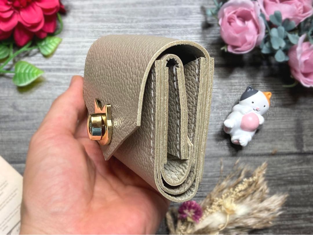 ❤【新作♪】【可愛さ×高級感♪】お洒落可愛い猫のコンパクトミニ財布♪グレージュ