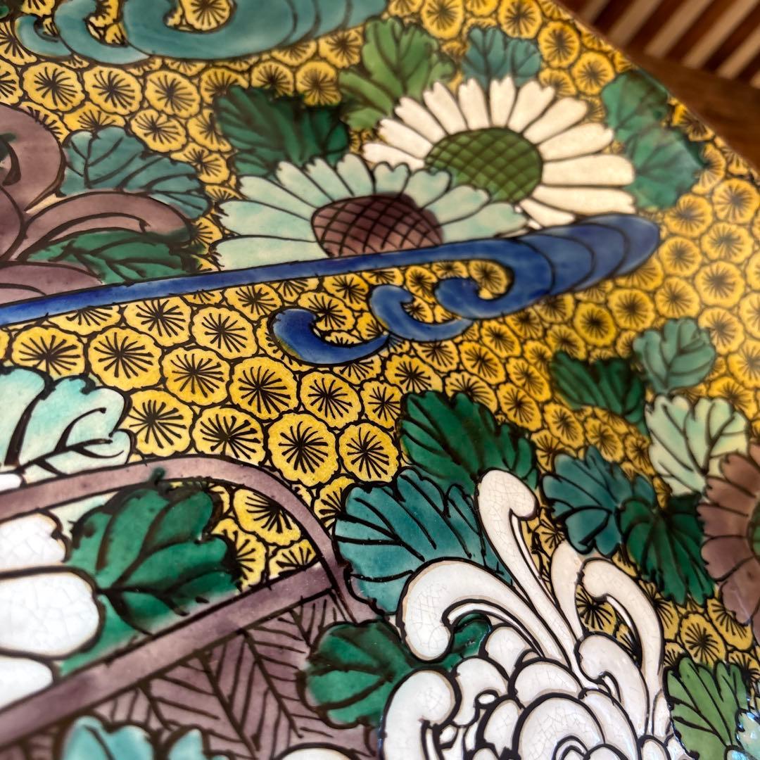 アンティーク九谷焼の大皿　カラフルな菊の絵尽くし