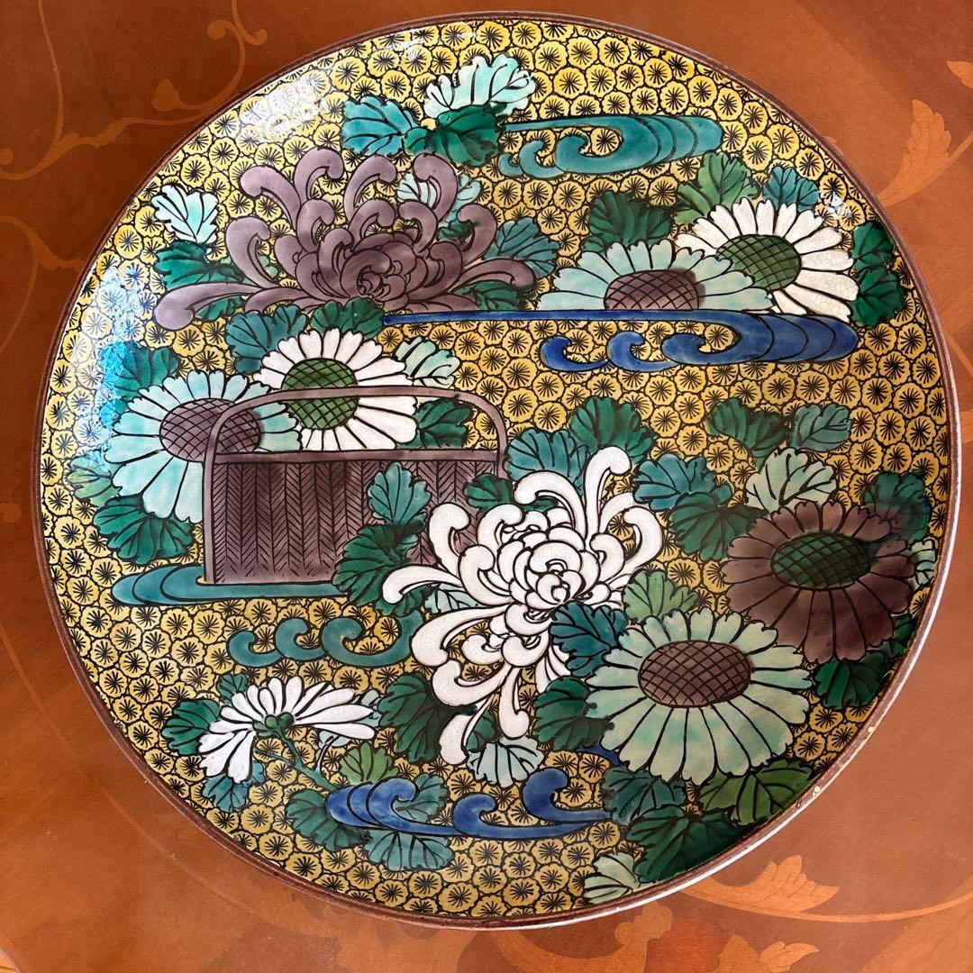アンティーク九谷焼の大皿　カラフルな菊の絵尽くし