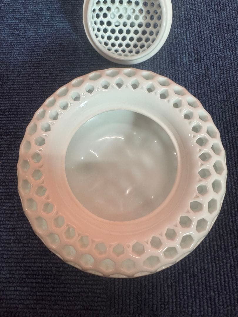 1691 三川内焼　13代玉泉　白磁香炉　無形文化財　透し彫り　香炉　未使用