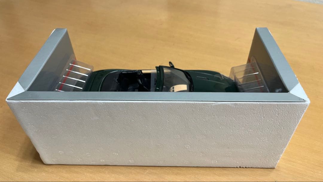 ミニチャンプス　アストンマーチン DB9 Convertible ミニカー