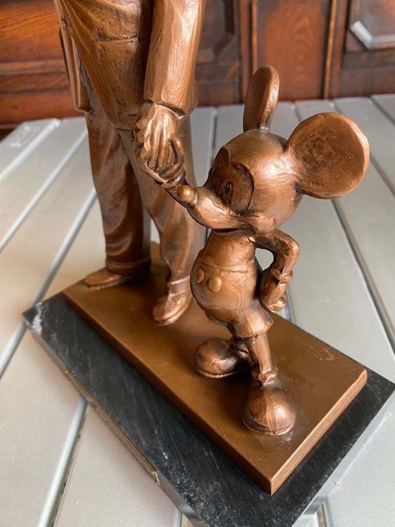 東京ディズニーランド　ウォルト・ディズニーパートナーズ像　ブロンズ像