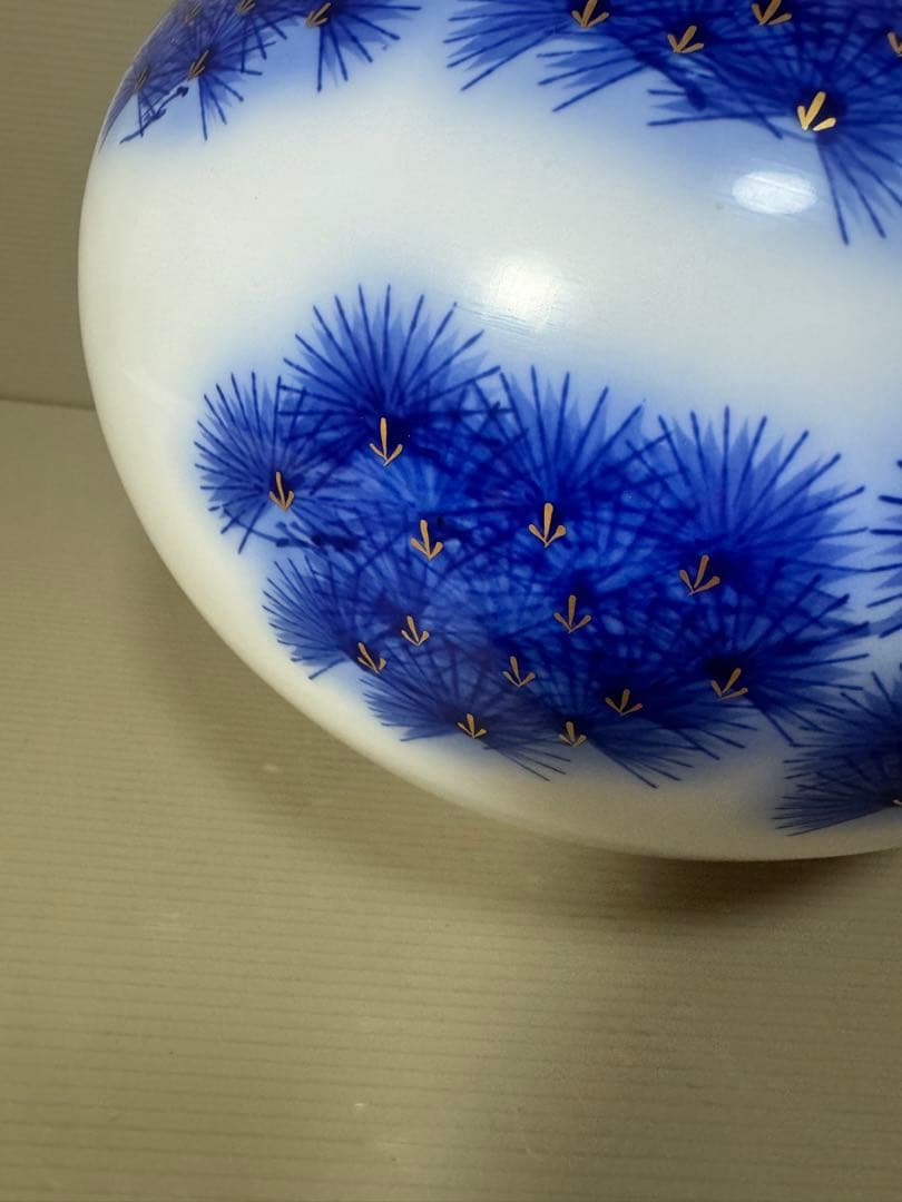 2167 香蘭社　染錦模様　老松文　花瓶　 金彩