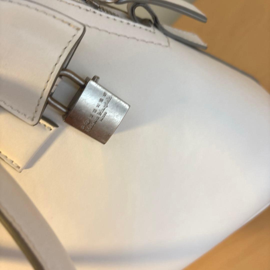 正規品 メゾンマルジェラ5AC ミニ26cm 白レザーショルダーバッグ