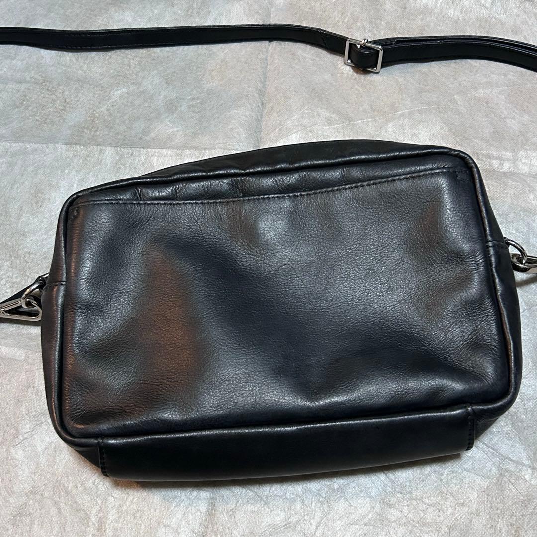 ear PAPILLONNER 《牛革》エンボス ショルダーバッグ ブラック