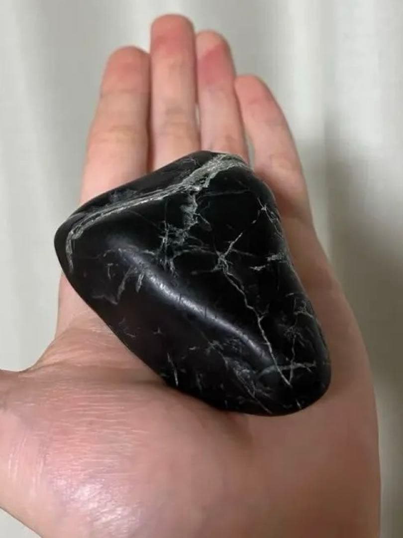 糸魚川　黒翡翠　197.5g 宮崎海岸