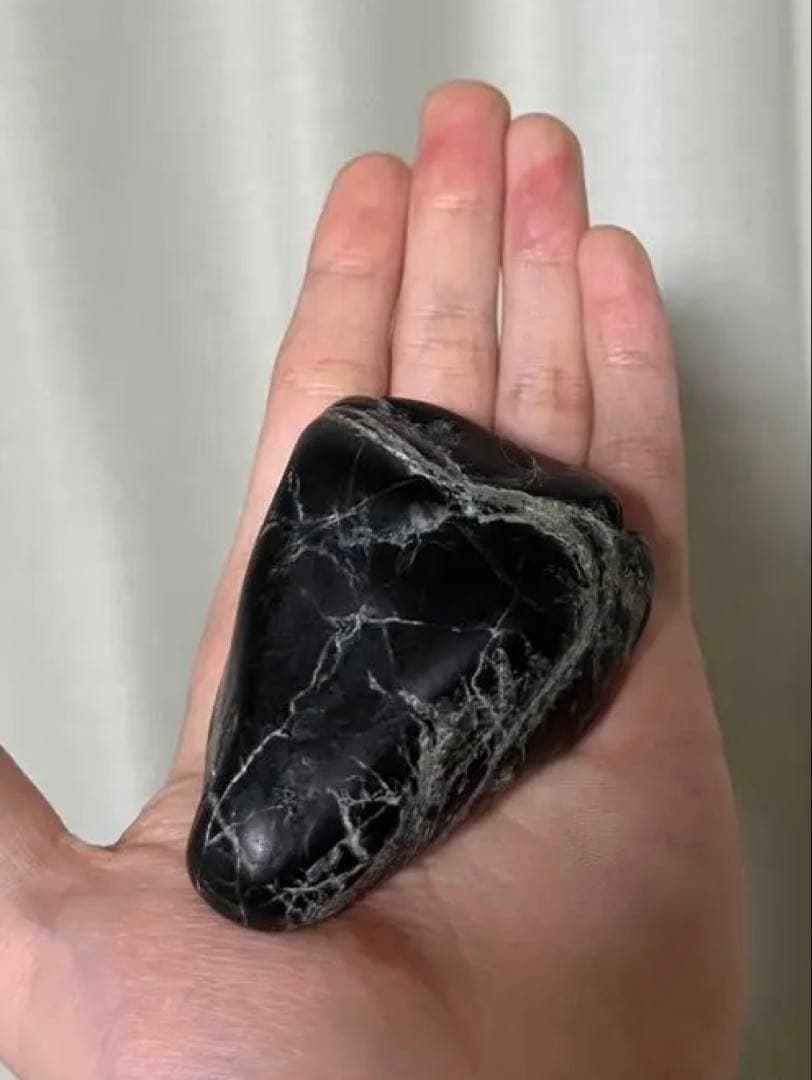 糸魚川　黒翡翠　197.5g 宮崎海岸