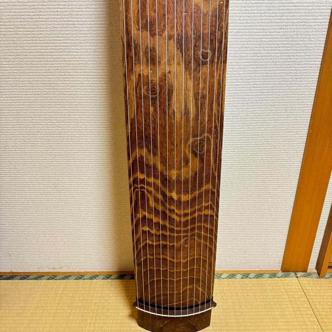 高級 箏 琴 綾杉彫 くり甲 透かし玉縁包み 山田流 蒔絵 螺鈿 13弦