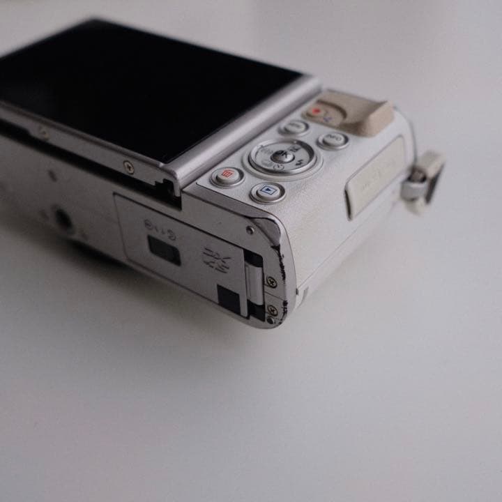 OLYMPUS E−PL9 E-PL9 EZ ダブルズームキット WHITE