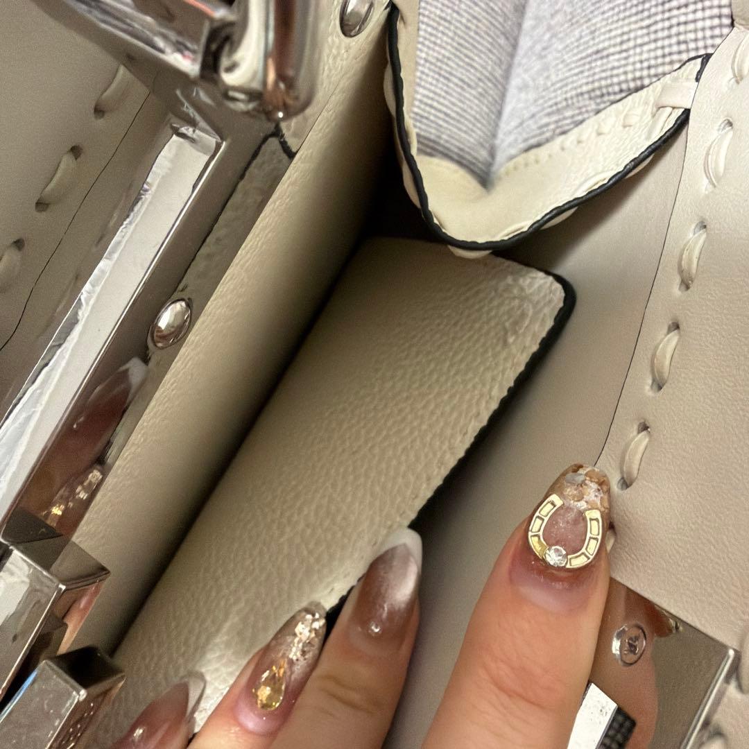 ハ*ん様 タイムsaleホワイト　レザー　ハンドバッグ　ピーカブー　売り切り