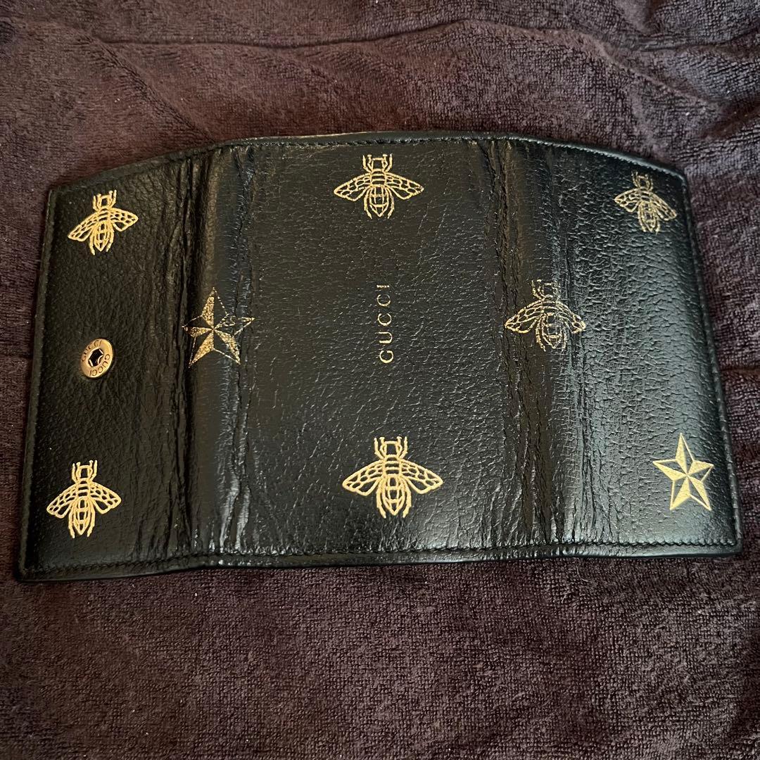 GUCCI ブラックレザー 二つ折り財布 蜂モチーフ キーケース - メルカリ