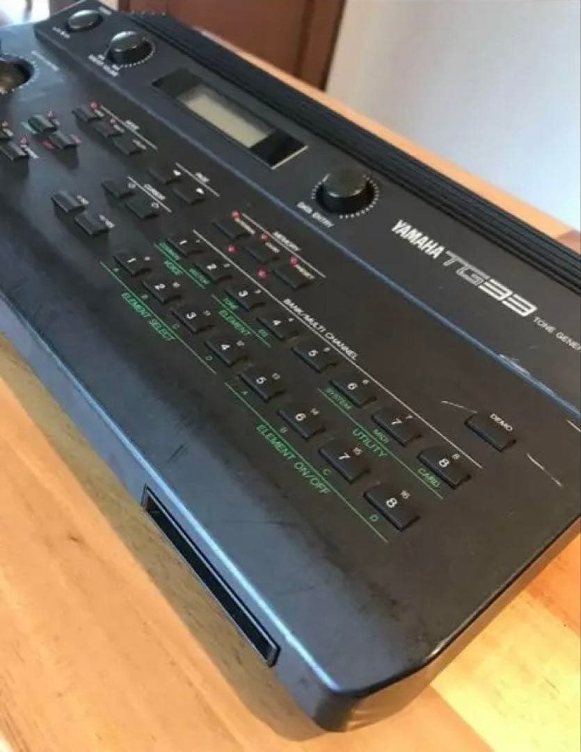 YAMAHA TG33 シンセサイザー