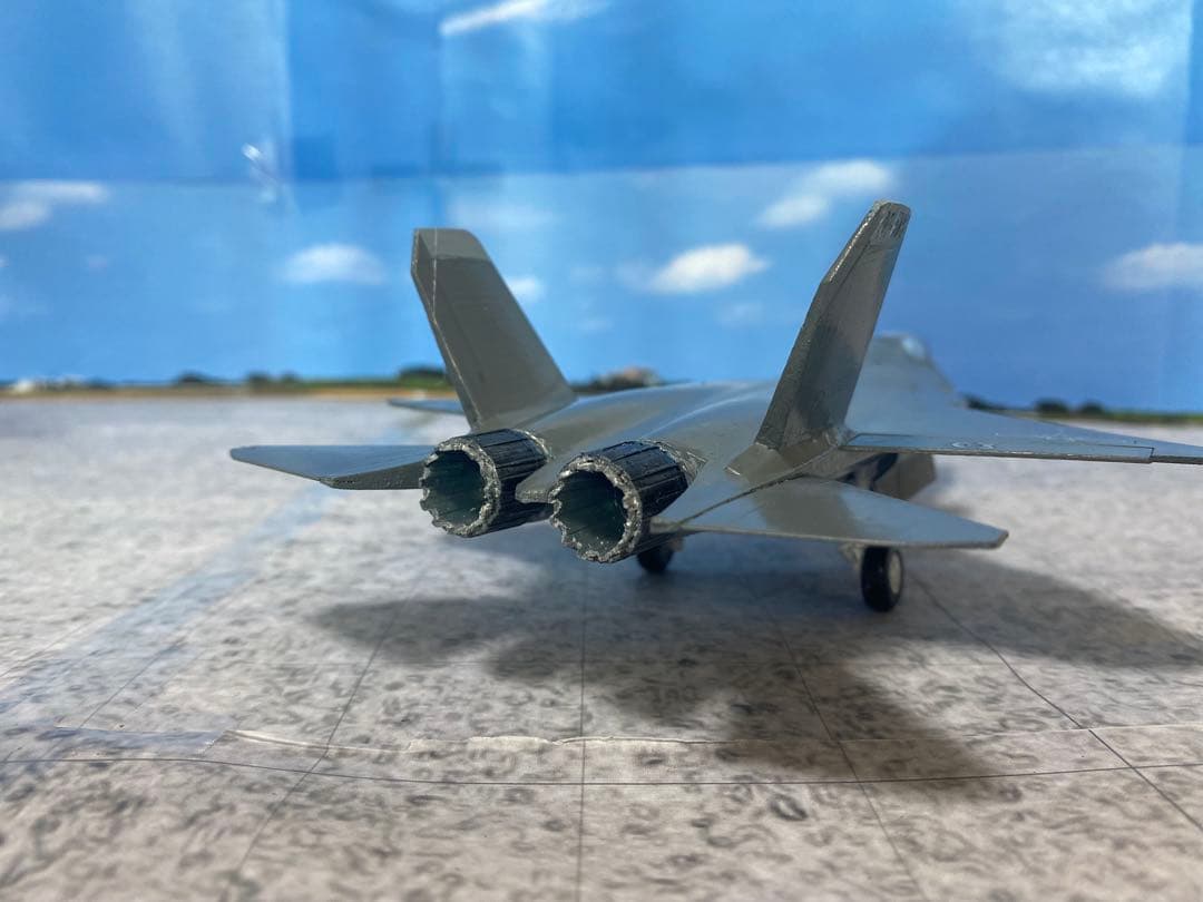特別価格　J-35 戦闘機　1/72スケールプラモデル完成品