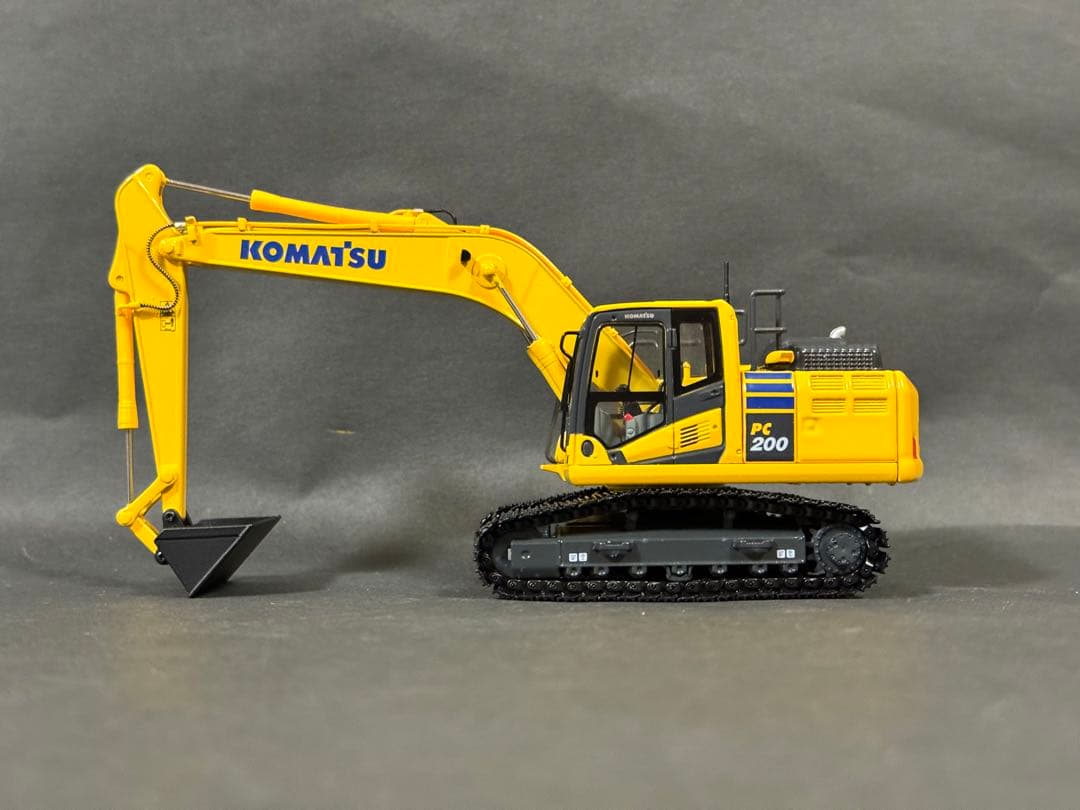 コマツ PC200-11 レア物 法面バケット仕様 1/50 - メルカリ