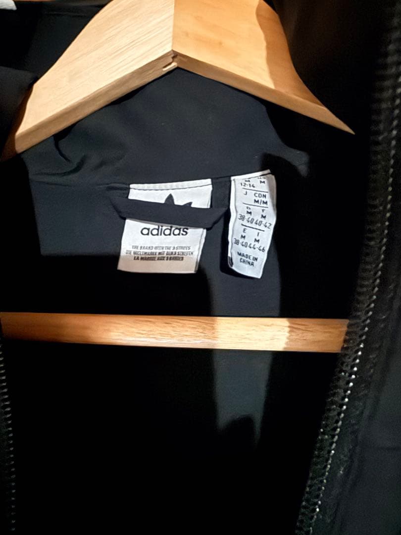 adidasトラックジャケット